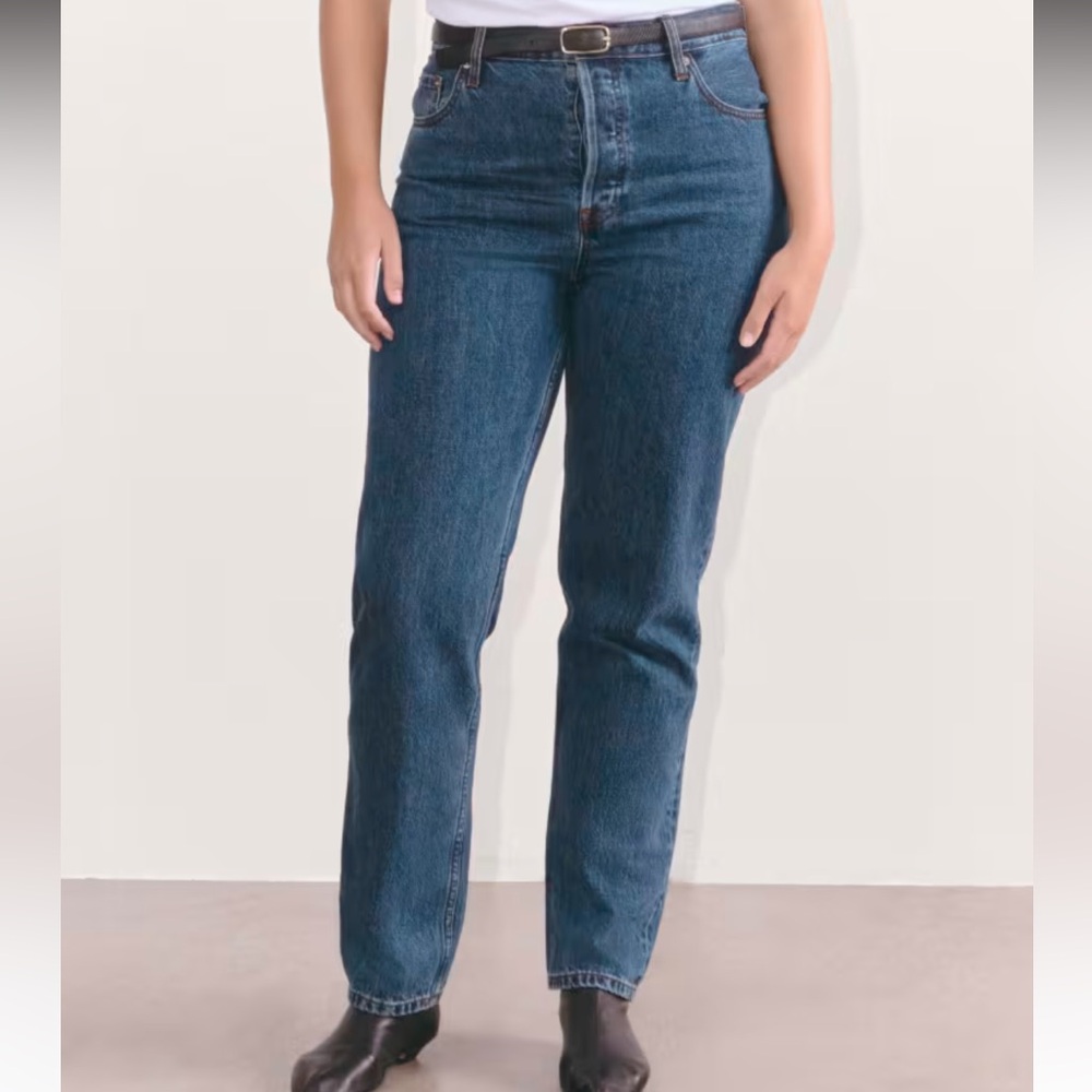 Everlane The Curvy ‘90s Cheeky Straight Jean in Northridge Blue - Picture 4 of 13